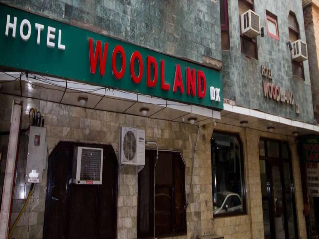 Hotel Woodland Deluxe Új-Delhi Kültér fotó