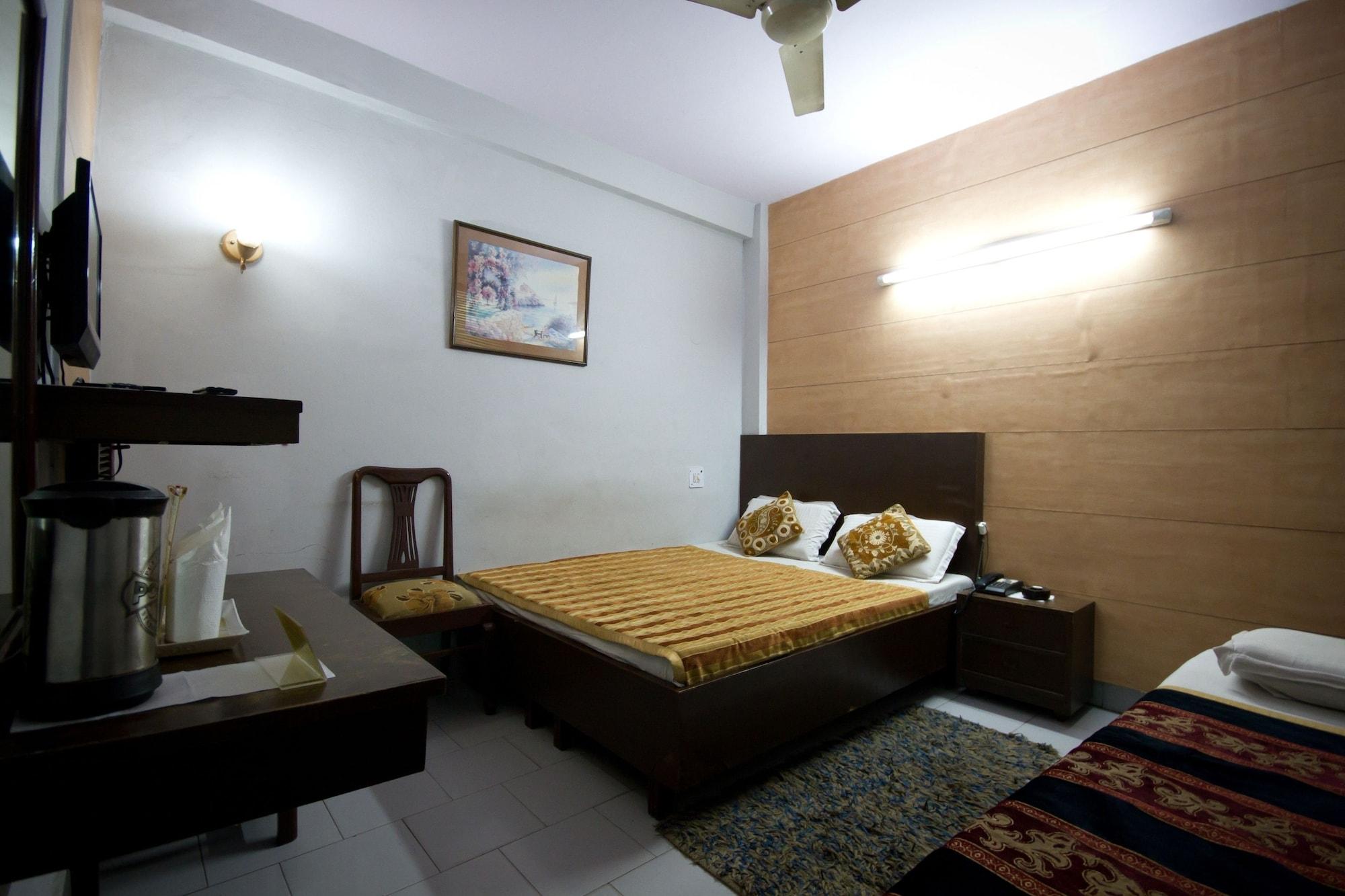Hotel Woodland Deluxe Új-Delhi Kültér fotó