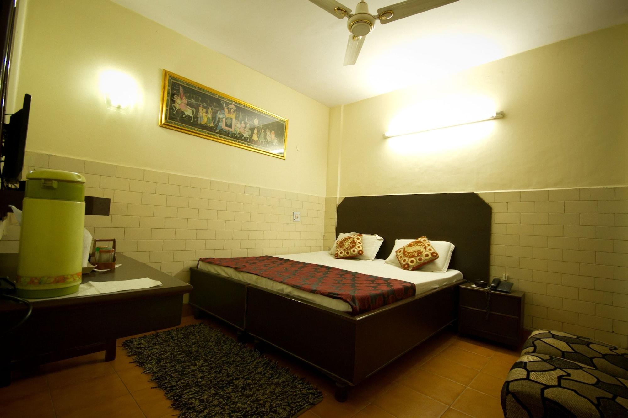 Hotel Woodland Deluxe Új-Delhi Kültér fotó