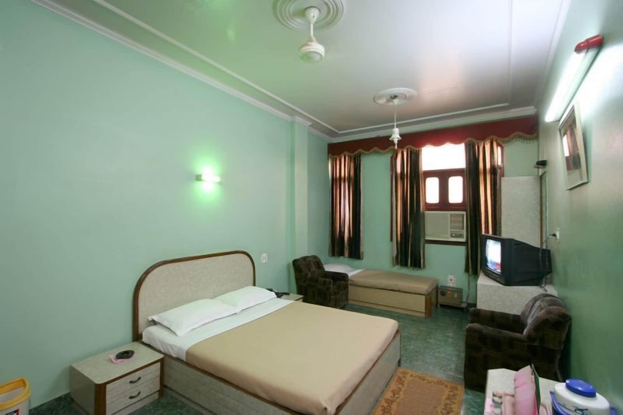 Hotel Woodland Deluxe Új-Delhi Kültér fotó