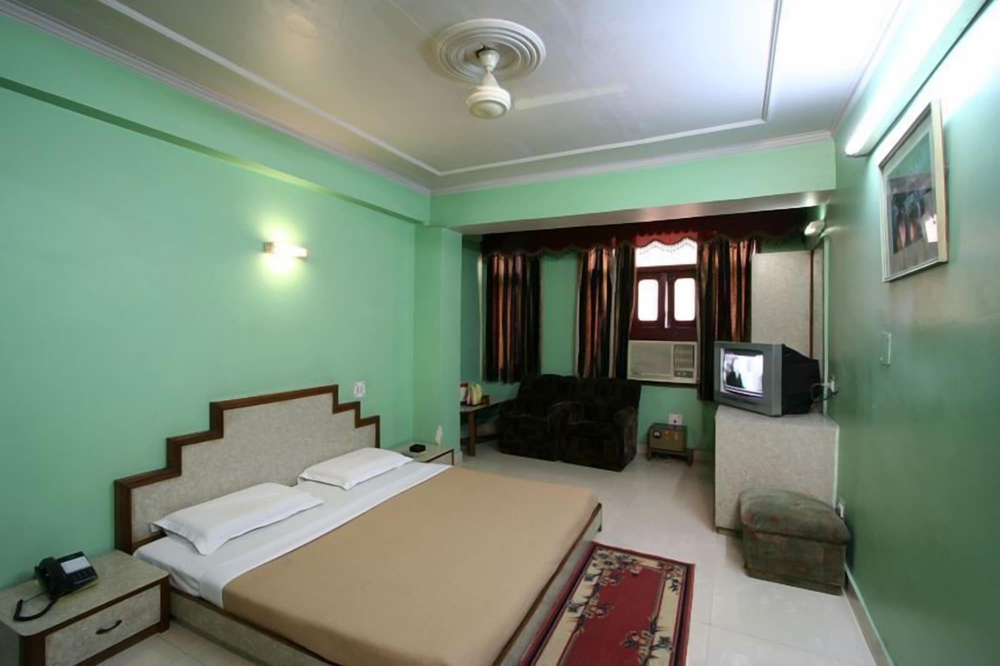 Hotel Woodland Deluxe Új-Delhi Kültér fotó