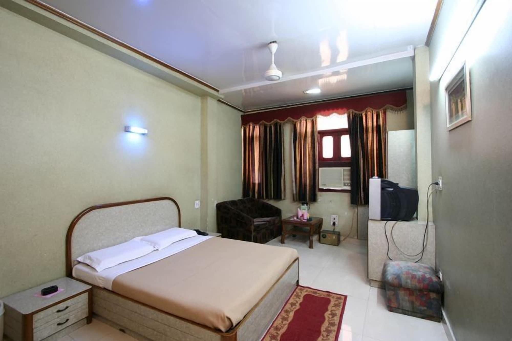 Hotel Woodland Deluxe Új-Delhi Kültér fotó