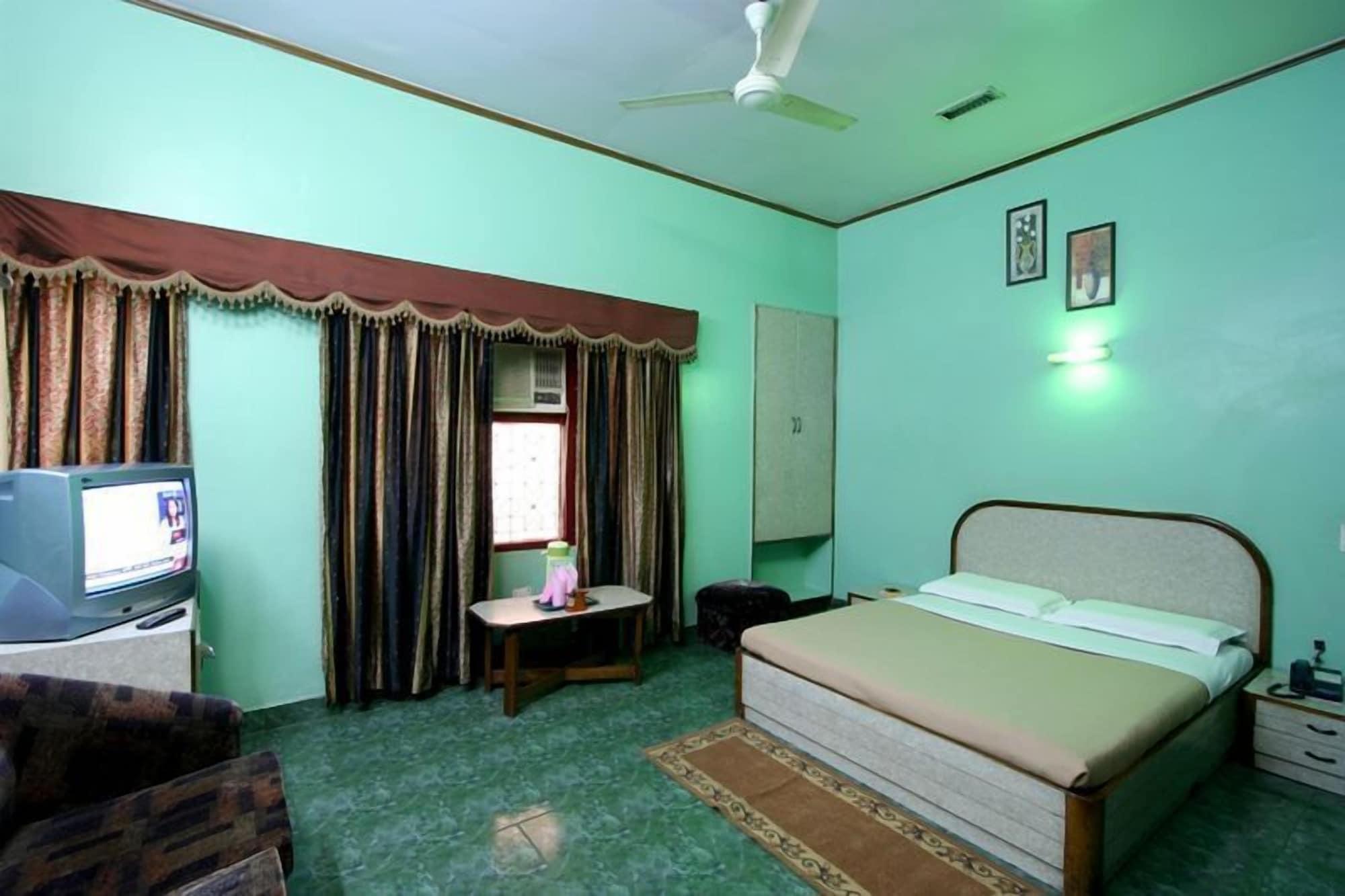 Hotel Woodland Deluxe Új-Delhi Kültér fotó
