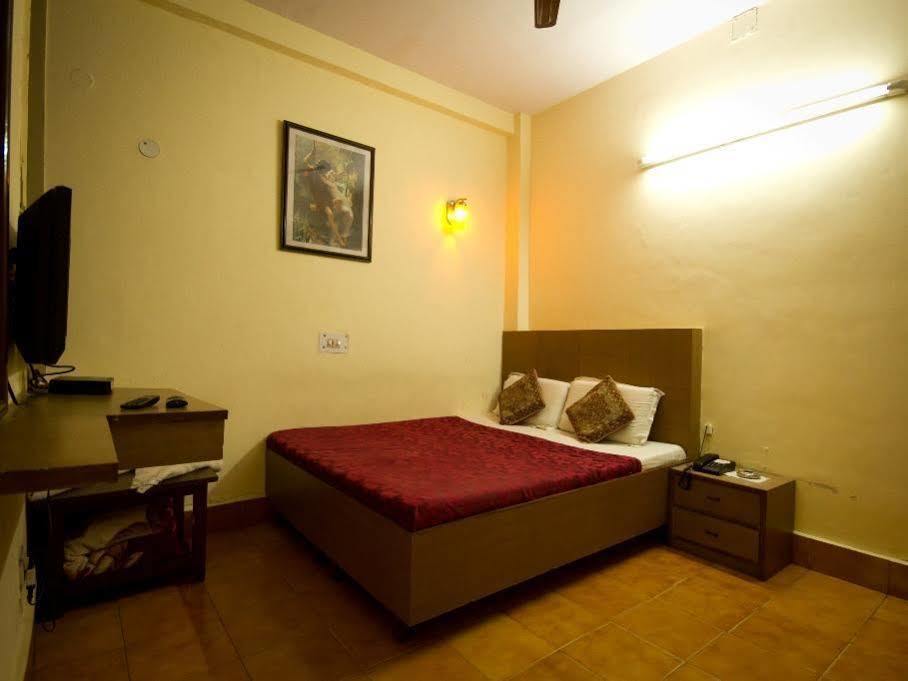 Hotel Woodland Deluxe Új-Delhi Kültér fotó