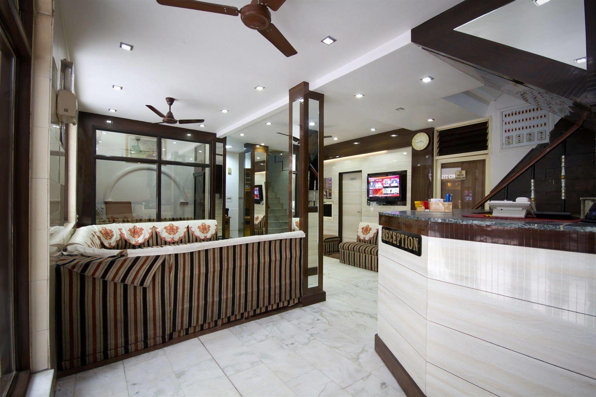 Hotel Woodland Deluxe Új-Delhi Kültér fotó